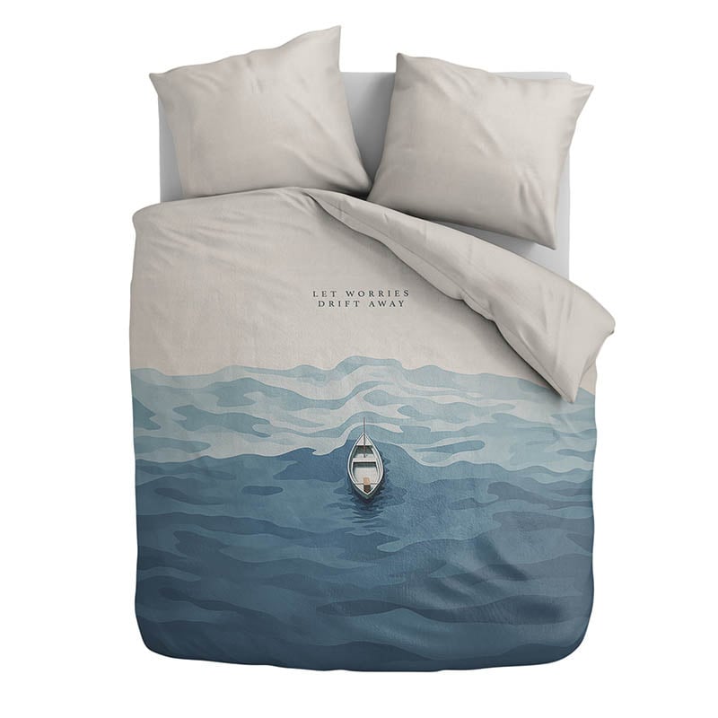 Dekbedovertrek Drift Away Dekbedovertrek - (1140x2501 cm) - Wit & Blauw Katoen-satijn - Dessin: Landschap - Fresh & Co - Dekbed-Discounter.nl aanbieding