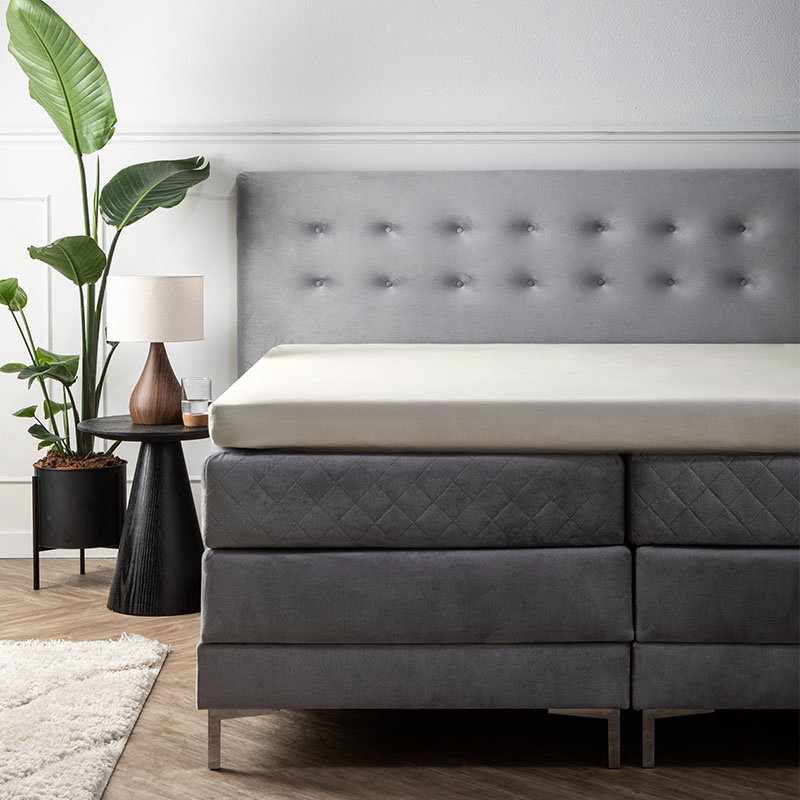 Topper Hoeslaken Satijn - Creme - Maat 80 x 200 cm - 80x200 cm - Creme - Dekbed Discounter - Dekbed-Discounter.nl